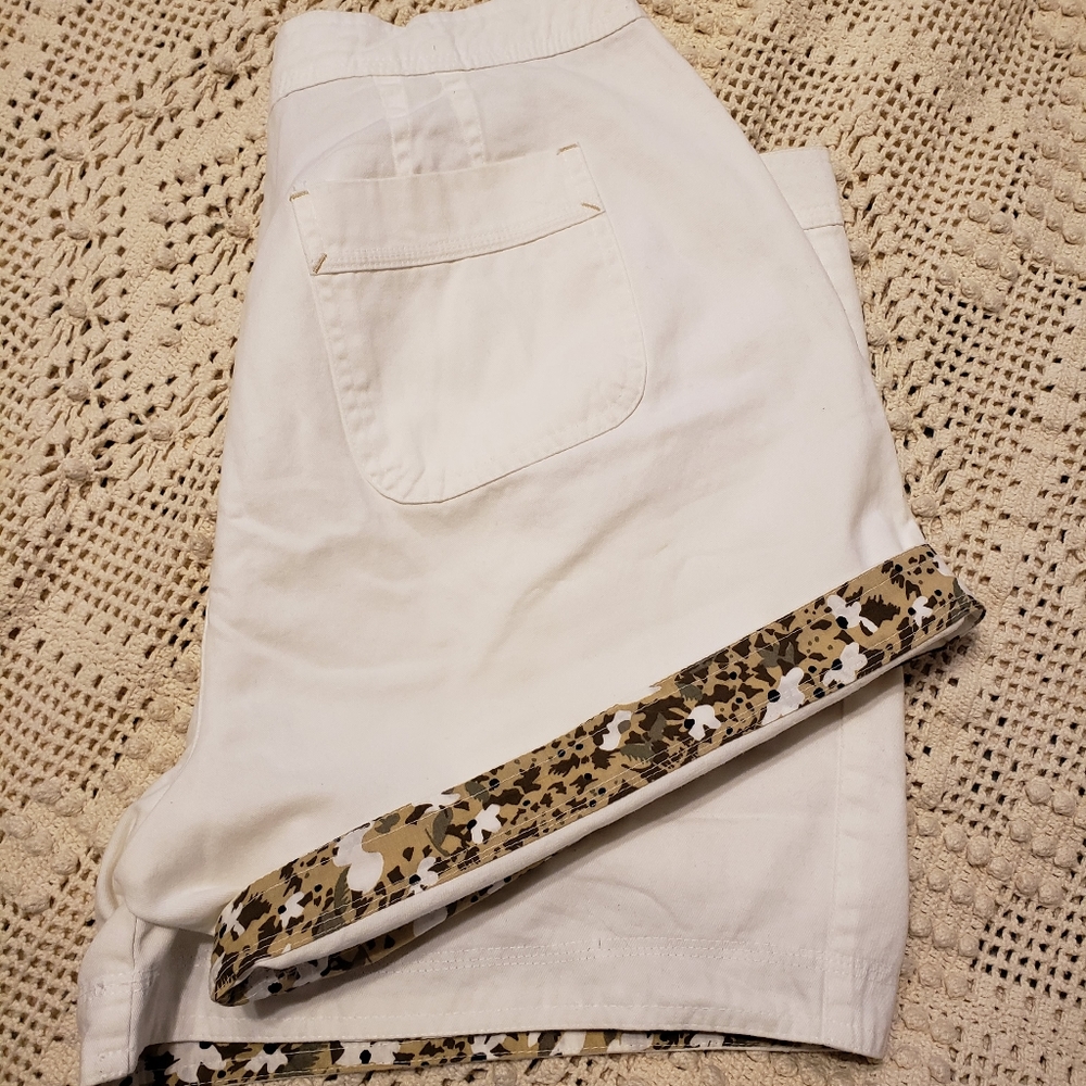 Womens white shorts trimmed in tans/browns - Picture 2 of 3